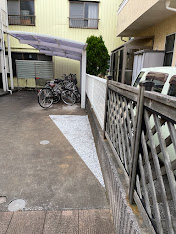 アパート敷地の防草シート・砂利敷き工事