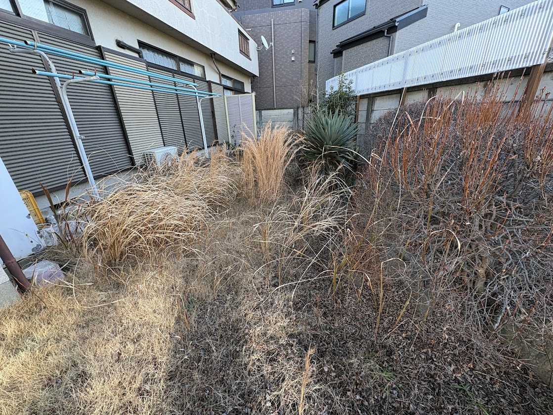 施工前 - 個人邸の除草作業